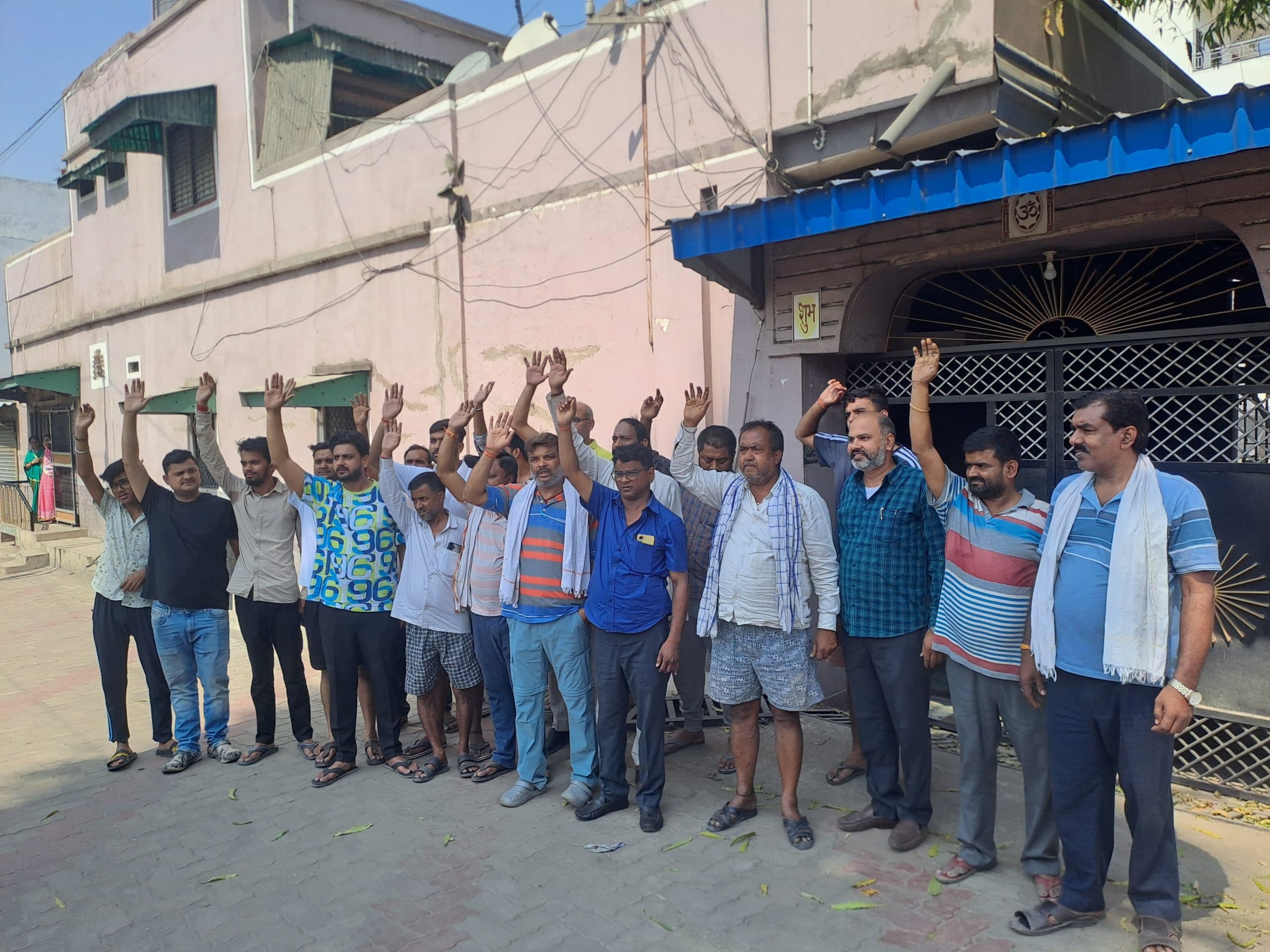 चोरी मामले में पुलिस के हाथ खाली, प्रदर्शन