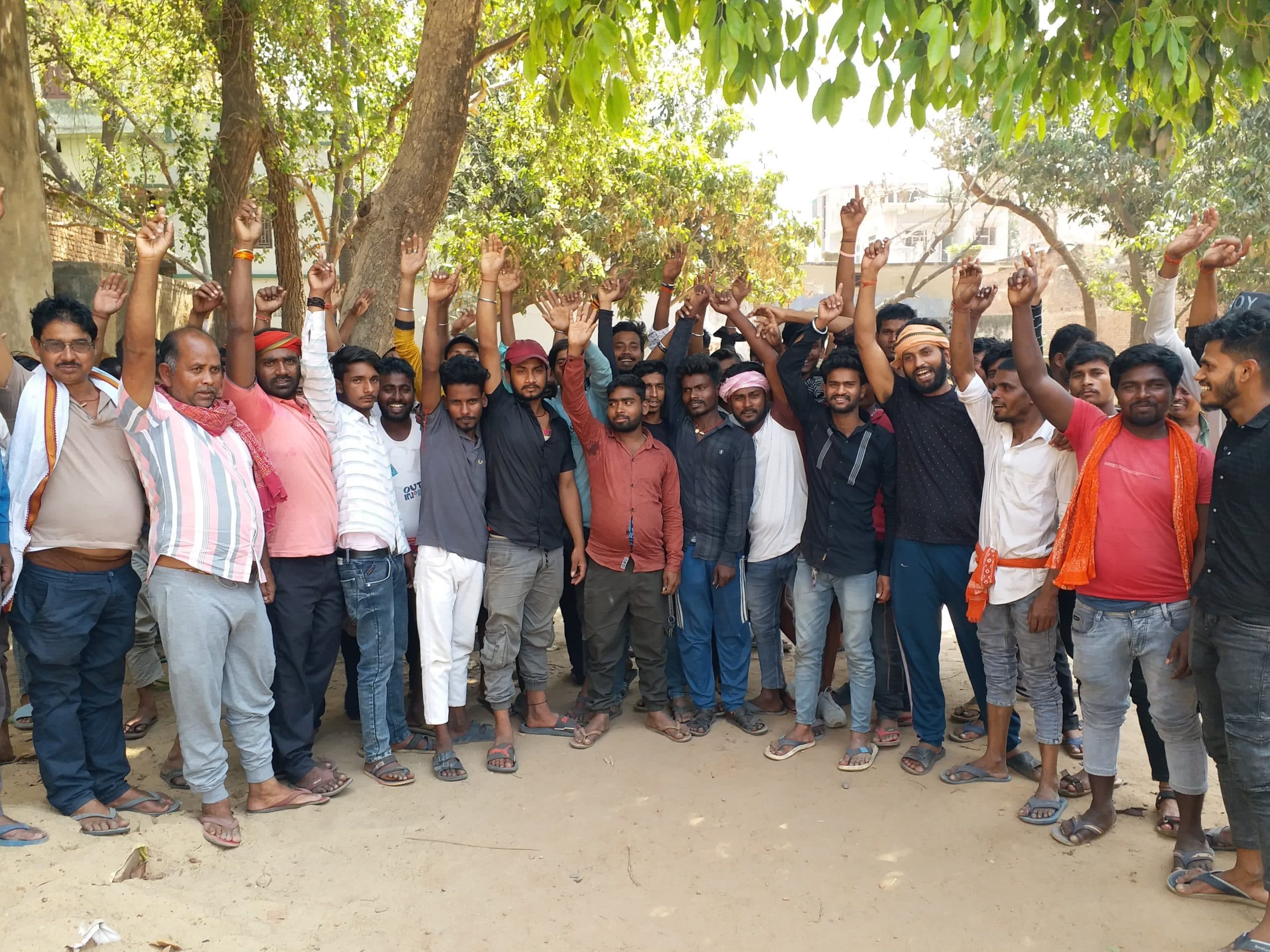 रंगदारी व वसूली के विरोध में टेंपो चालकों का प्रदर्शन, हड़ताल