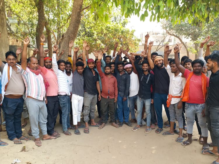 रंगदारी व वसूली के विरोध में टेंपो चालकों का प्रदर्शन, हड़ताल