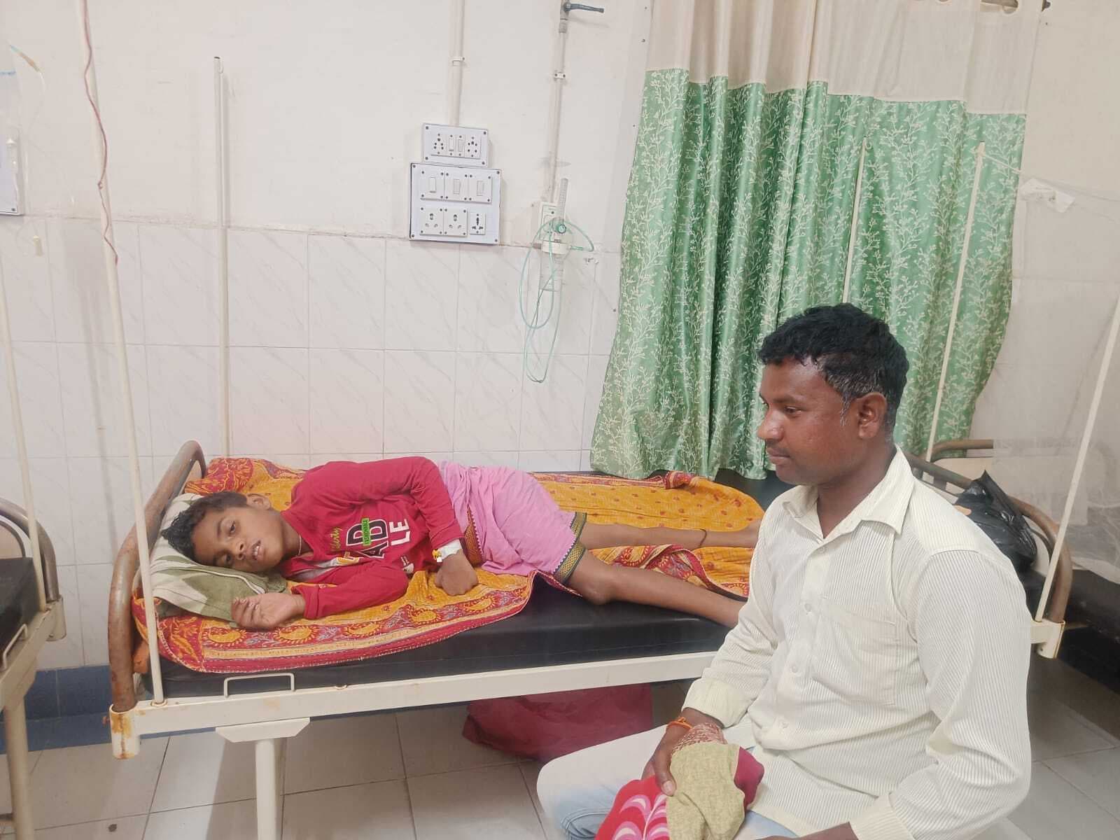 Chaibasa News : एमडीएम खाने के बाद बिगड़ी तबीयत, छह साल की बच्ची की गयी जान