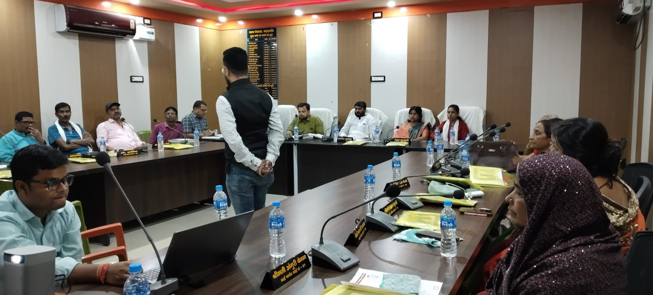 Bhagalpur News : हंगामे के बाद 75 लाख रुपये लाभ का नगर पंचायत का बजट ध्वनि मत से पारित