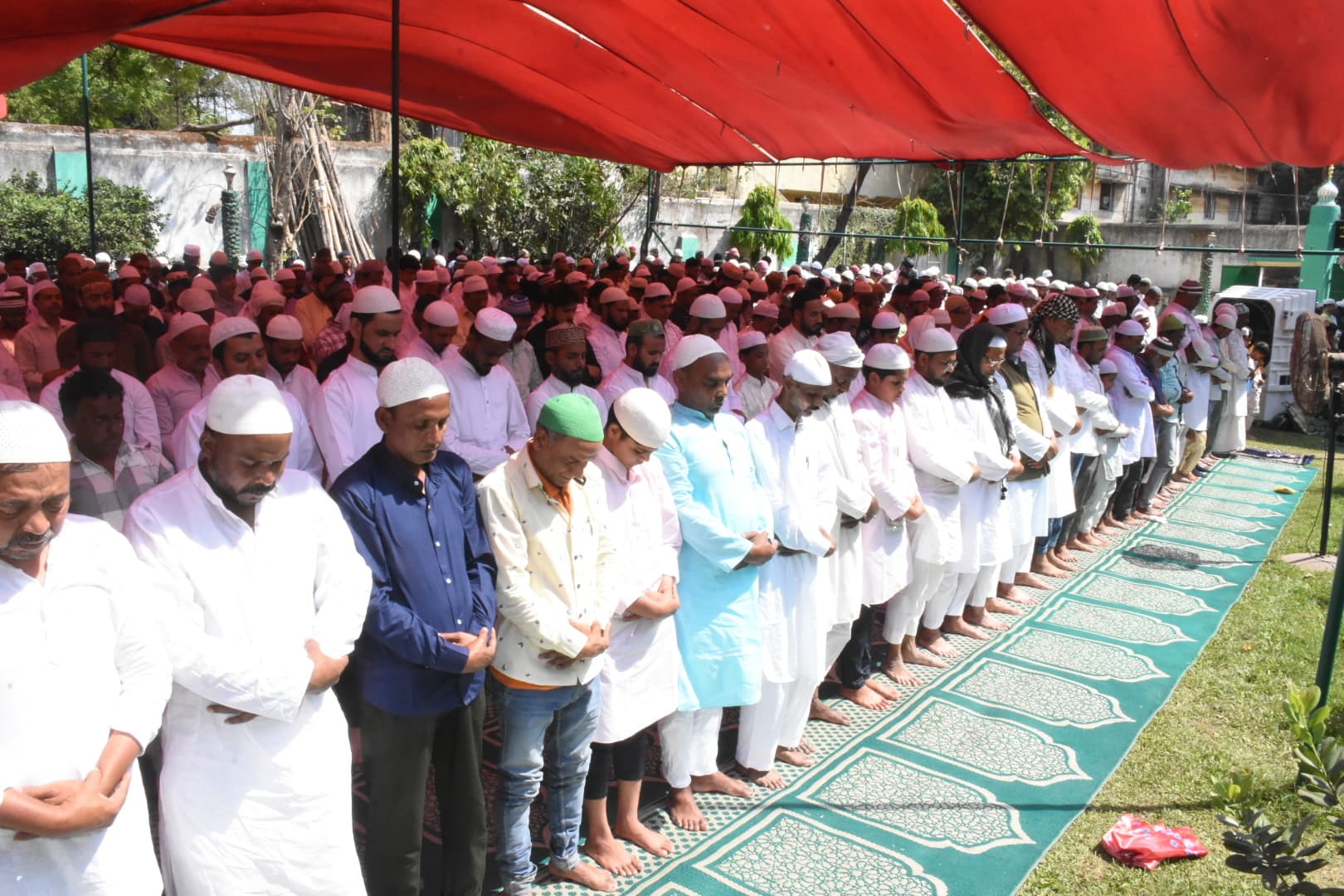 Dhanbad News: अकीदत के साथ अदा की गयी अलविदा जुमे की नमाज