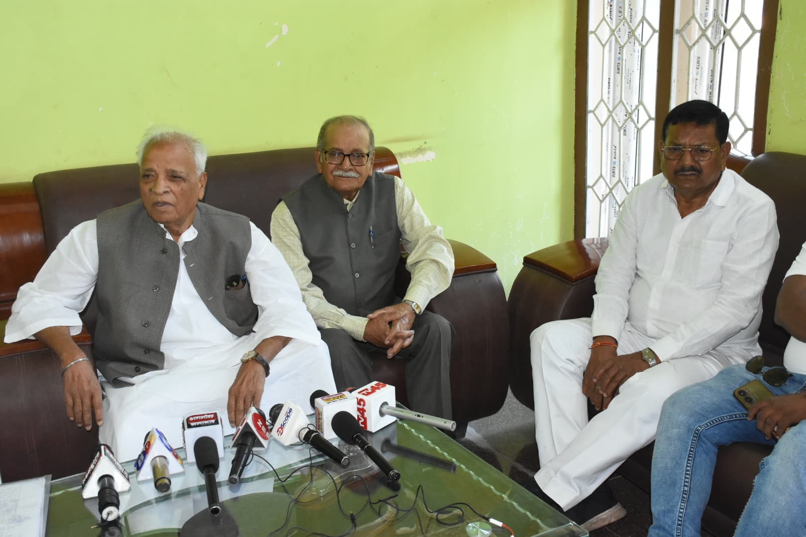 Dhanbad News : मेडिकल अनफिट को लेकर ट्रेड यूनियनों में उबाल