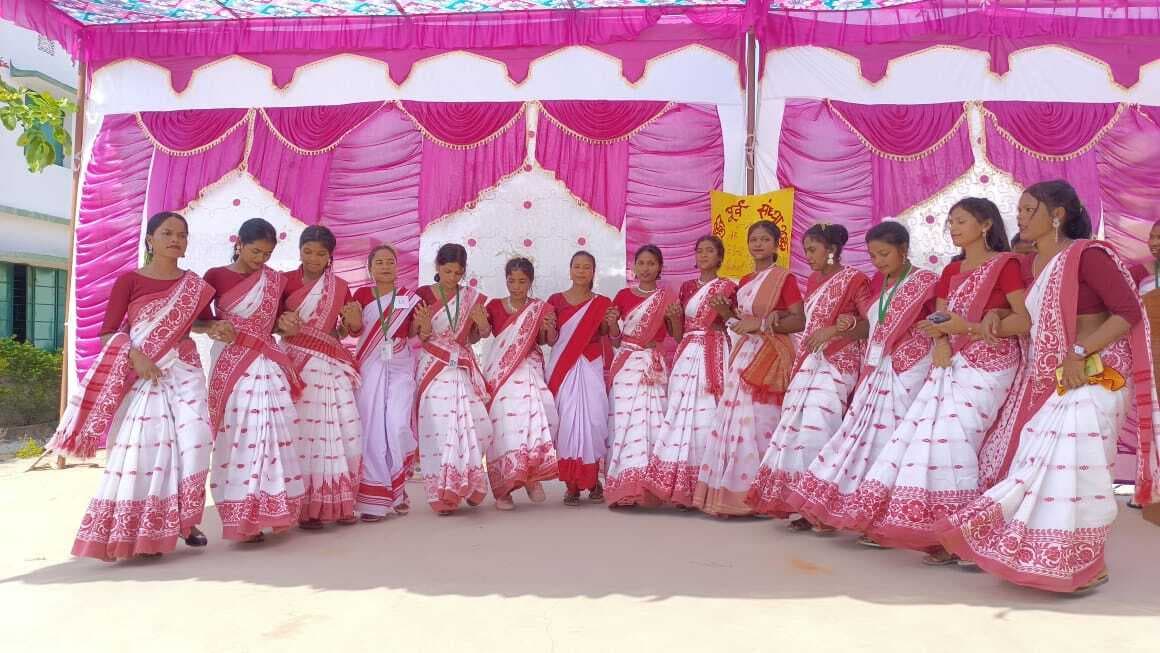 सरहुल उत्सव में दिखी आदिवासी परंपरा की झलक