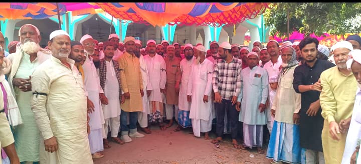 काली पट्टी बांधकर मुस्लिम समुदाय के लोगों ने किया वक्फ बिल का विरोध