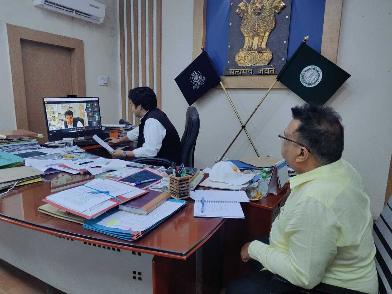 बिरसा हरित ग्राम योजना में एक लाख गड्ढे खोदने का लक्ष्य