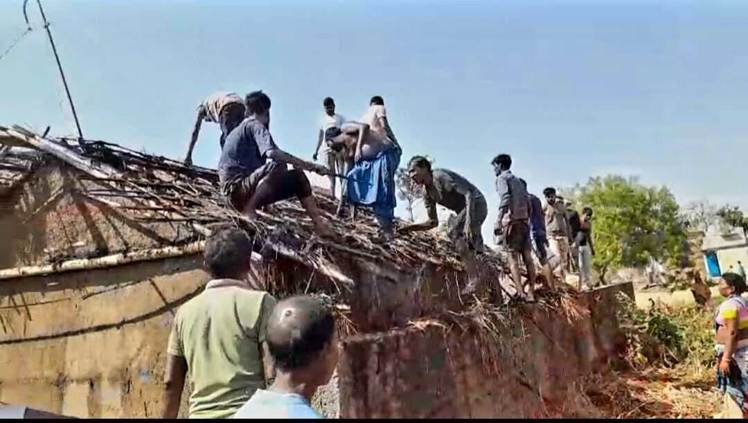 कच्चे मकान में लगी आग, हजारों का नुकसान