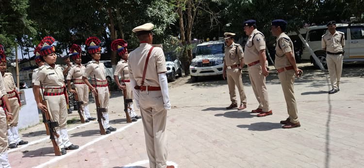 डीआईजी ने एसडीपीओ कार्यालय का किया निरीक्षण, दिए कई आवश्यक दिशा निर्देश