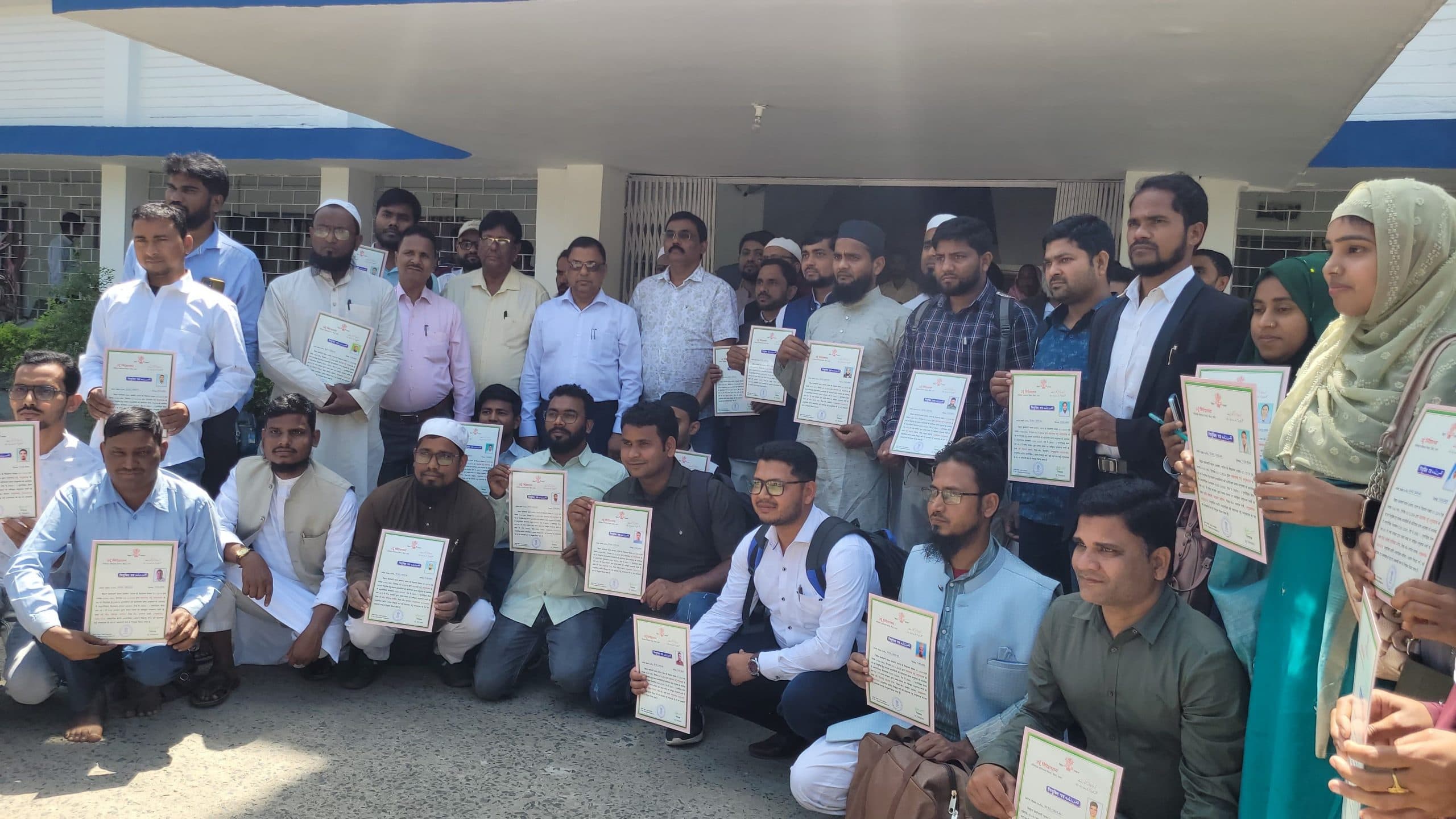 प्रभारी जिलाधिकारी ने चयनित सहायक उर्दू अनुवादकों को दिया नियुक्ति पत्र