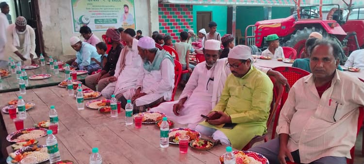 इफ्तार पार्टी का किया गया आयोजन