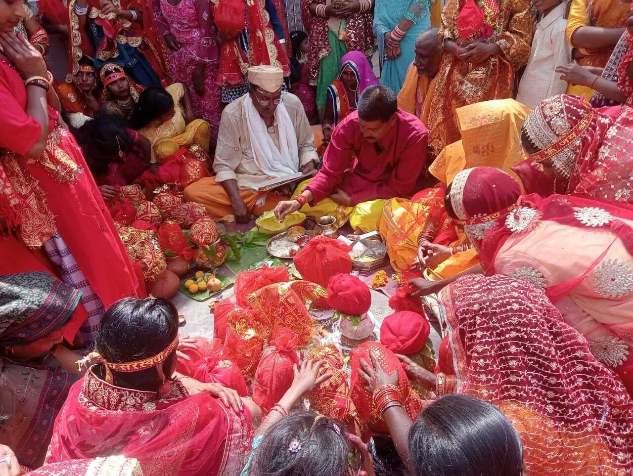 श्रीमद्भागवत कथा को लेकर निकाली गयी कलश शोभायात्रा