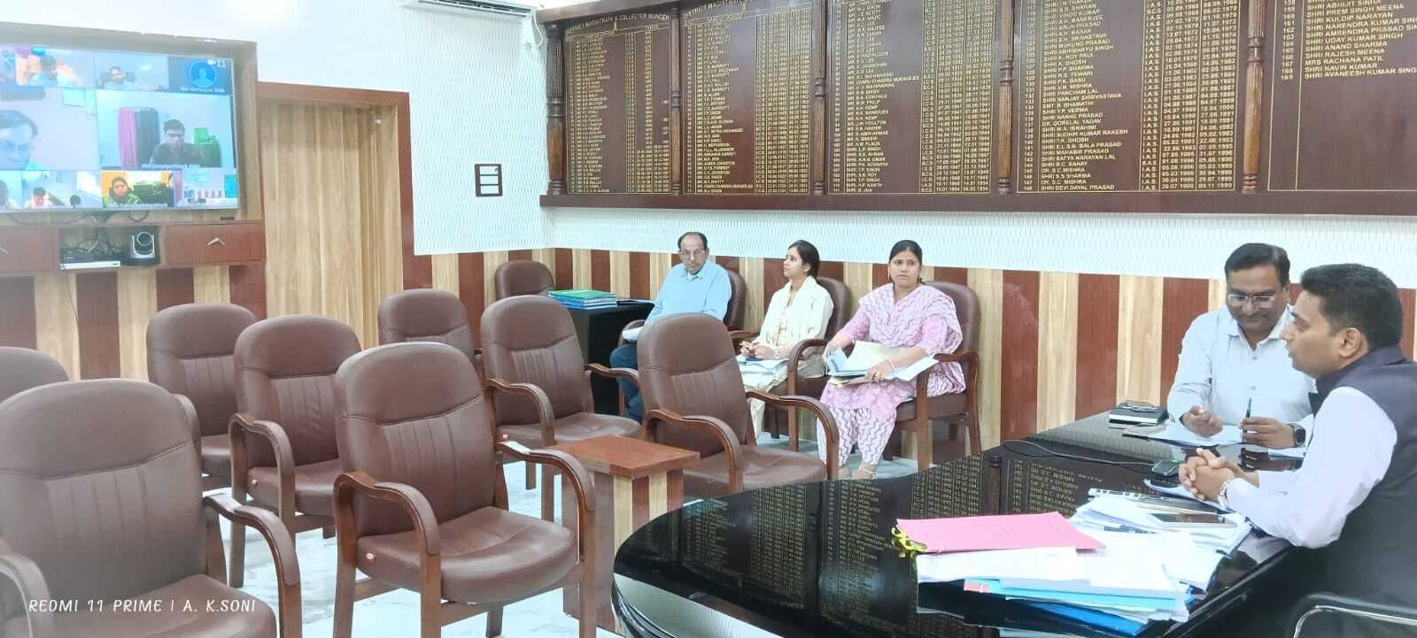 दो प्रखंडों के लापरवाह राजस्व अधिकारी, अमीन व कर्मचारियों का जिलाधिकारी ने रोका वेतन