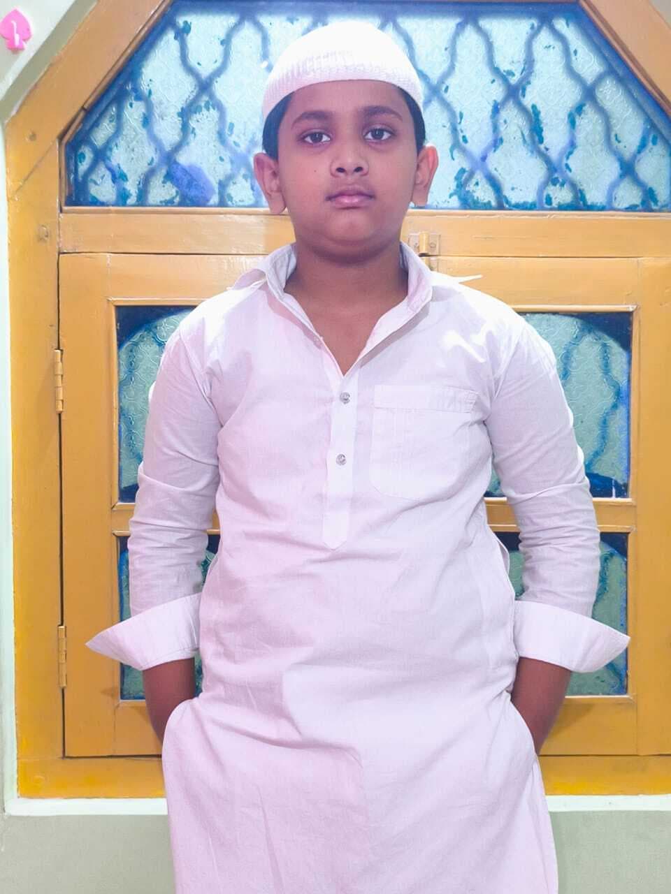 आठ साल का तफीम रोजा रखकर कर रहा खुदा की इबादत