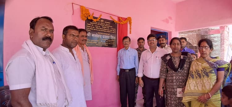 विधायक ने किया स्कूल के कमरा का उद्घाटन