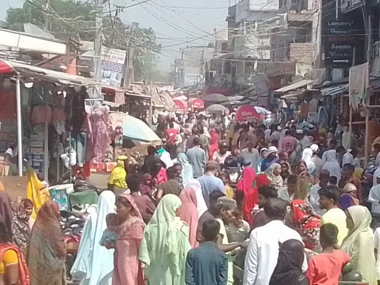 ईद को लेकर बाजार में रौनक, उमड़े खरीदार