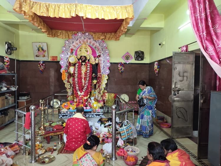 अमावस्या पर शहर के काली मंदिरों में की गयी मां की पूजा आराधना