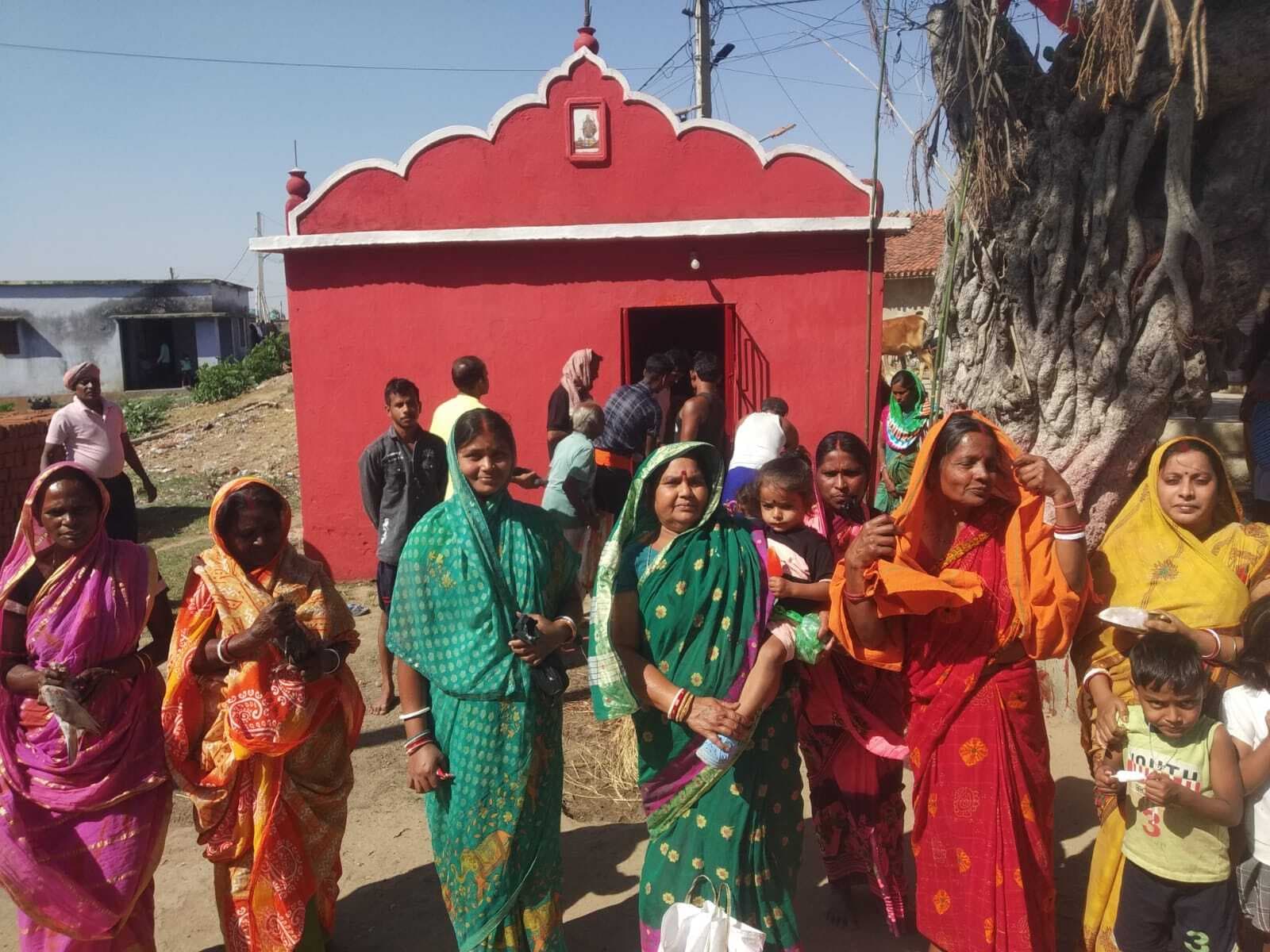 मां काली की पूजा कर सुख-शांति की कामना