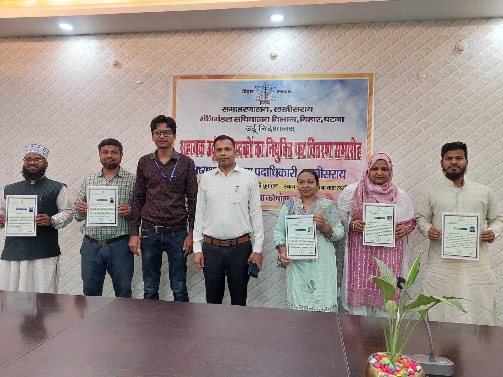 पांच उर्दू अनुवादकों को मिला नियुक्ति पत्र