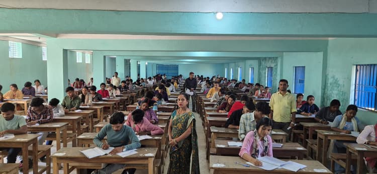 स्नातक पार्ट 3 की परीक्षा के पांचवे  दिन 11  परीक्षार्थी अनुपस्थित