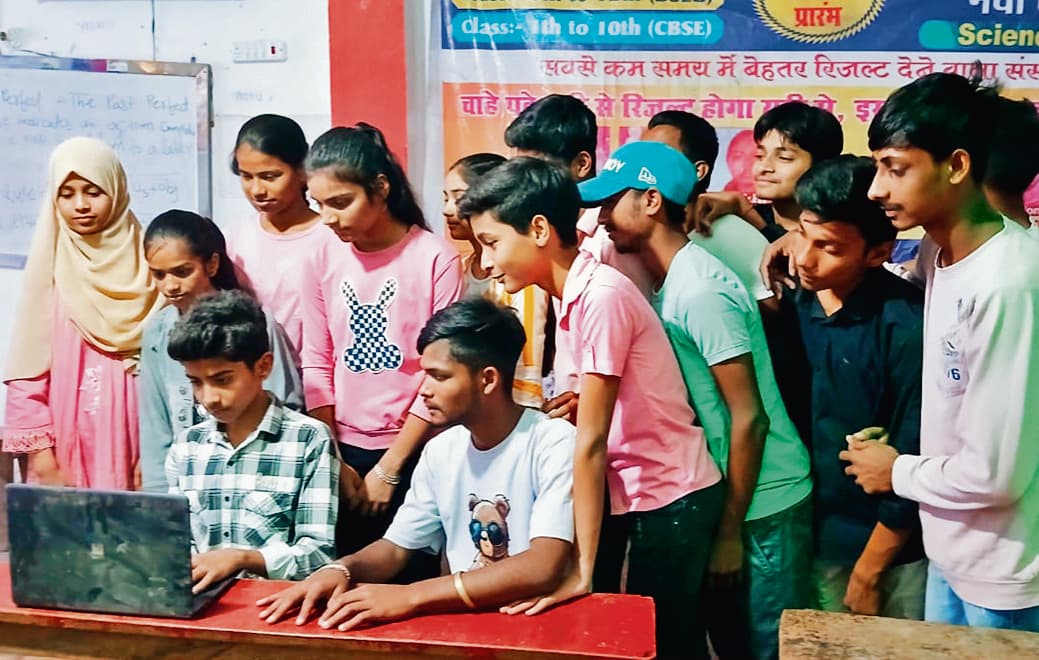 Chhapra News : राजनंदनी बनी जिला टॉपर, स्वीटी, निखिल सेकेंड और अमिता व विक्की थर्ड टॉपर