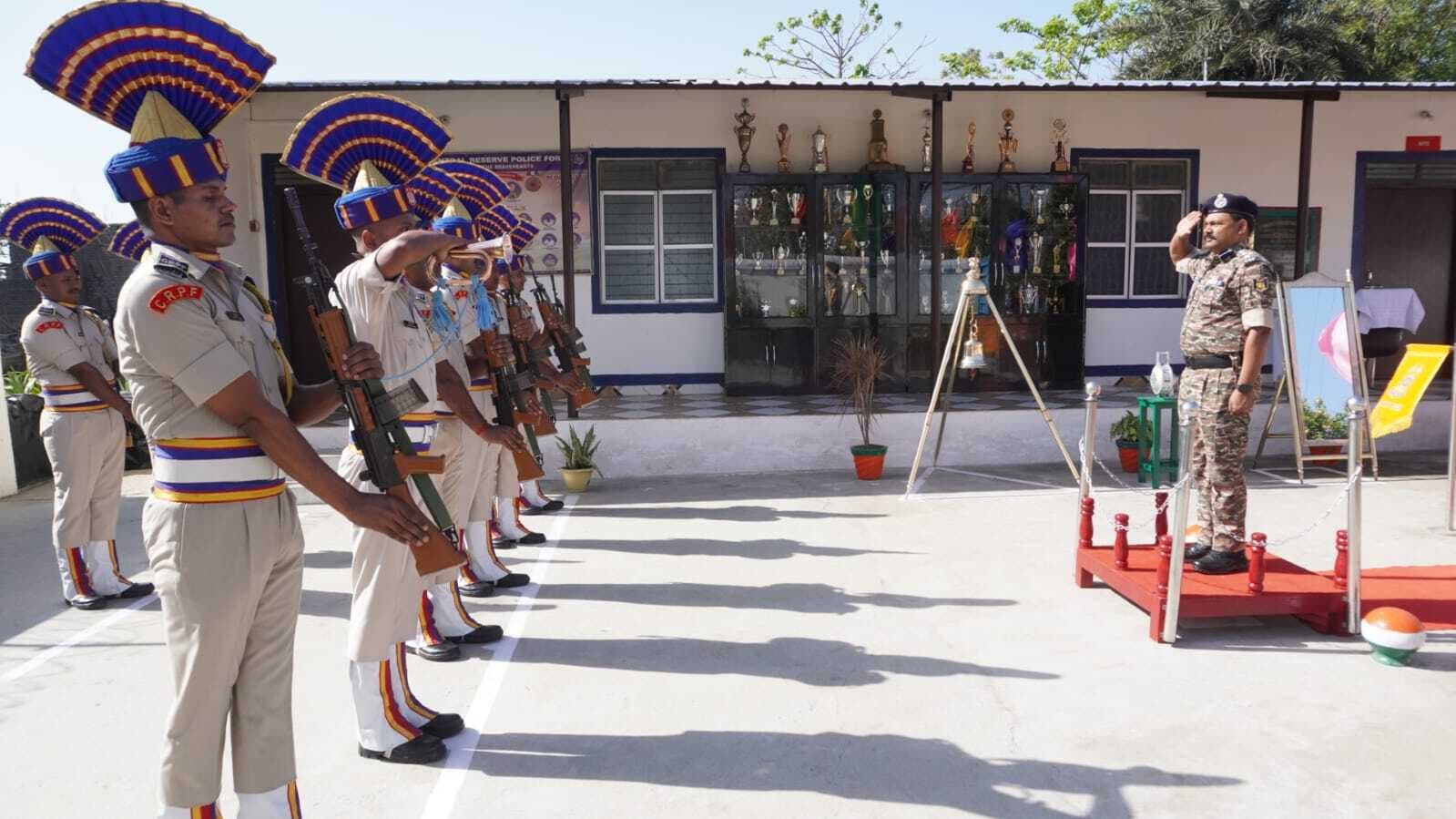 सीआरपीएफ 215 बटालियन ने मनाया 15वां स्थापना दिवस, शहीद जवानों को दी श्रद्धांजलि