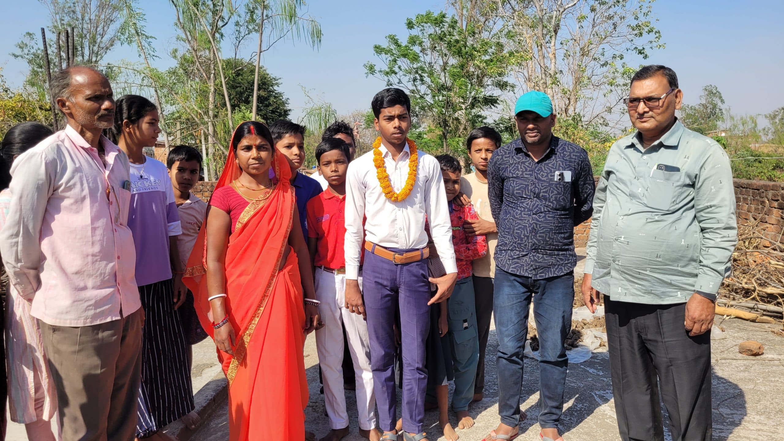 पिता करते हैं मजदूरी, बेटे ने मैट्रिक परीक्षा में हासिल किया दूसरा स्थान