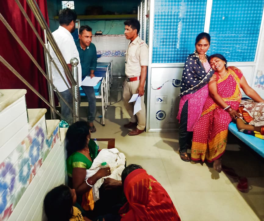 Chhapra News : प्रसव के बाद महिला की मौत, परिजनों ने किया हंगामा