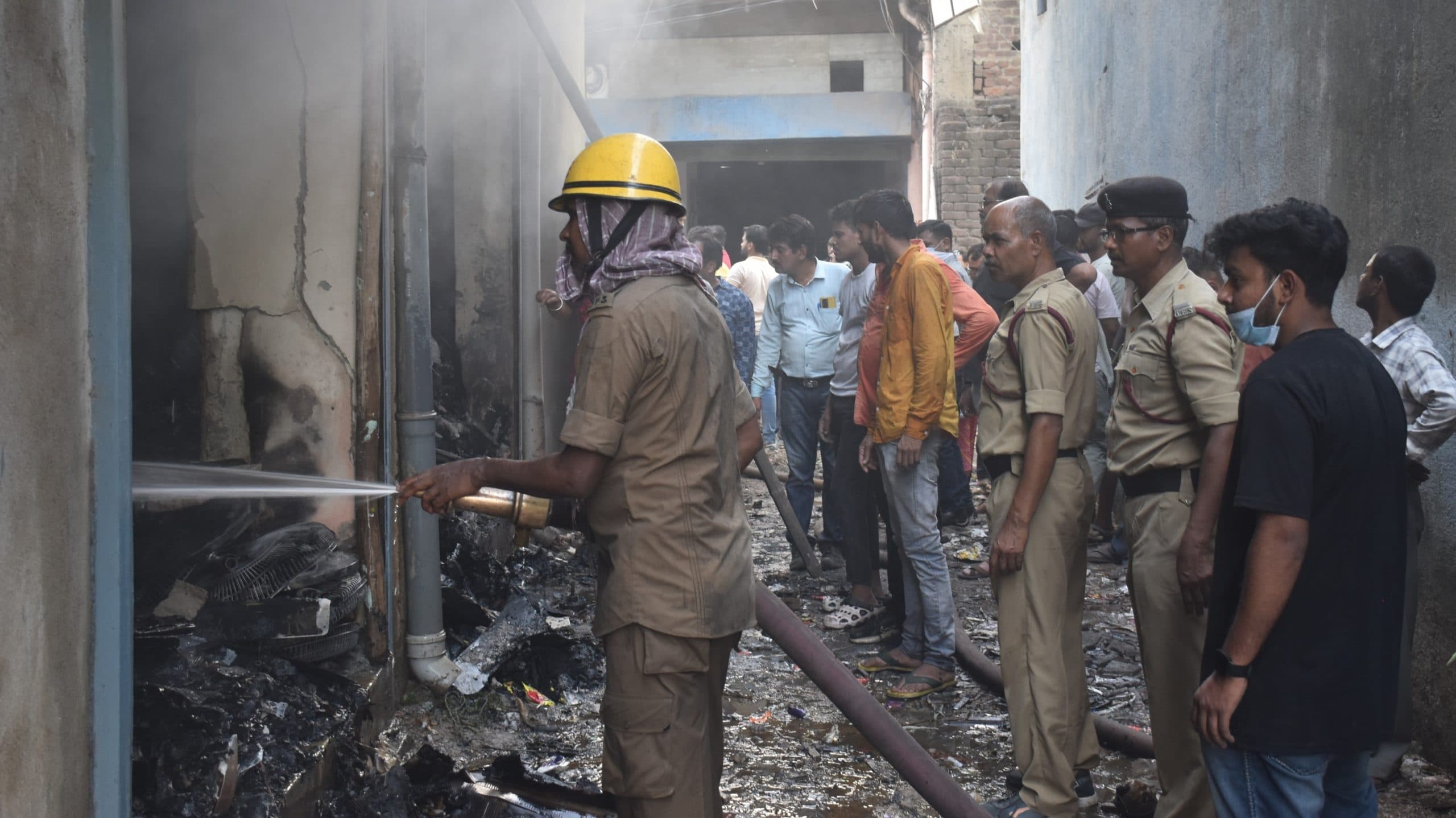 Bokaro News : इलेक्ट्रॉनिक उपकरणों के गोदाम में लगी आग, 60 लाख का नुकसान