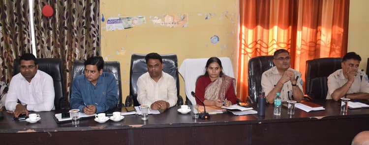 Bokaro News : आपसी भाईचारे के साथ मनाएं त्योहार : एसडीओ