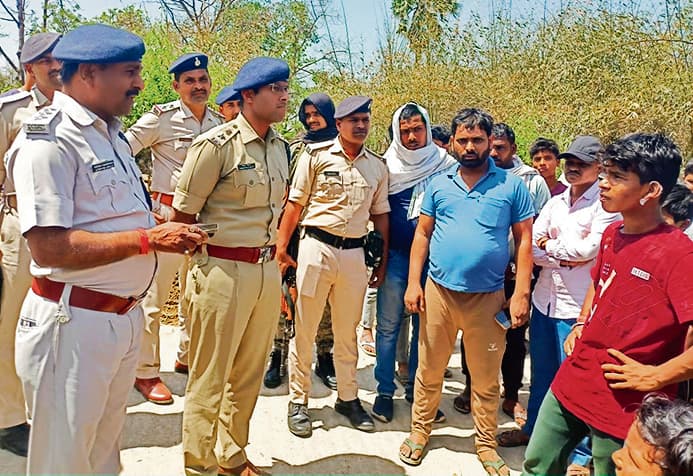 Chhapra News : युवक की हत्या के मामले में तीन आरोपित गिरफ्तार