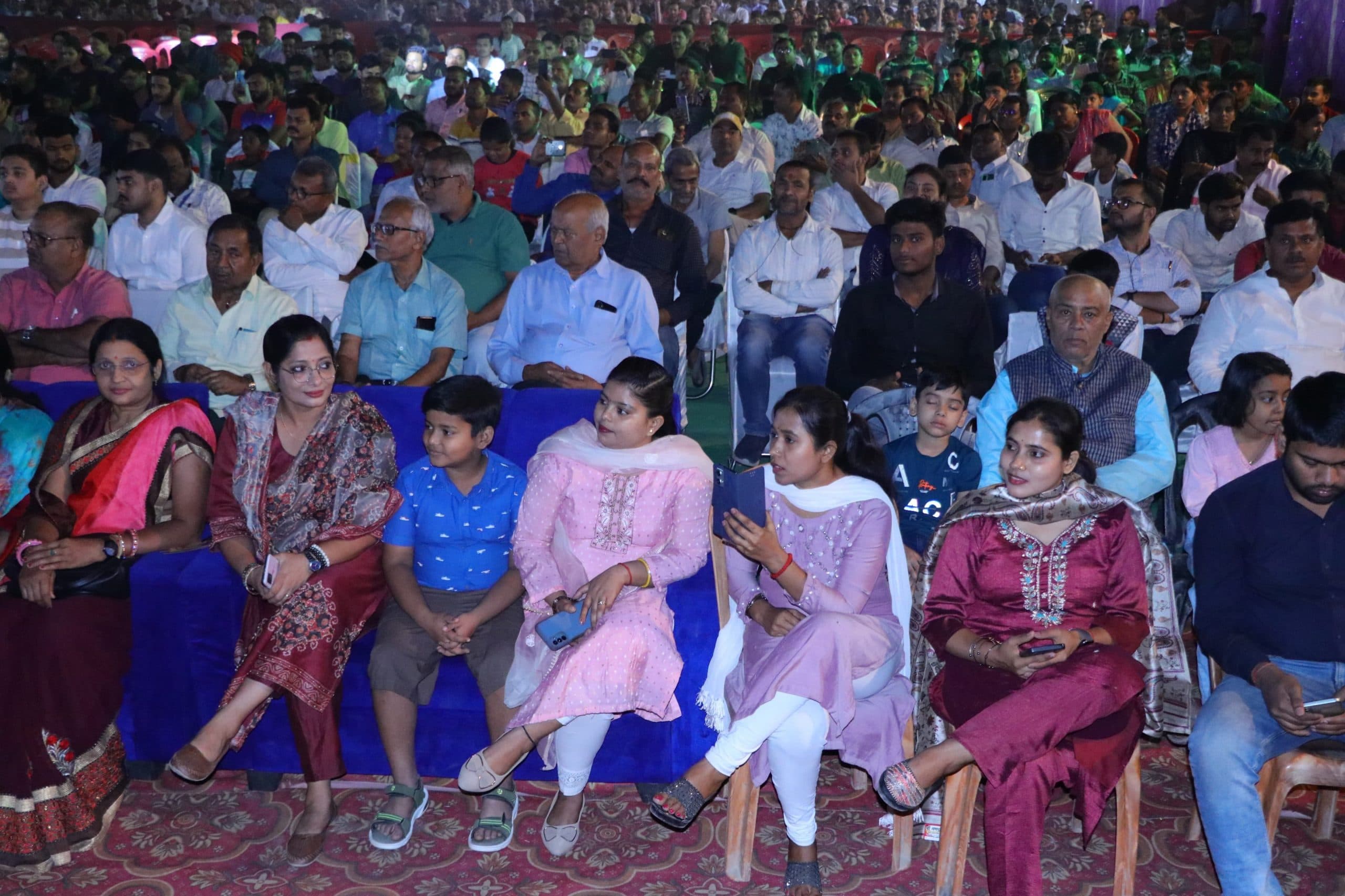 Samastipur News:अल्ताफ रजा कभी श्रोताओं को रंगीन किया तो कभी किया गमगीन