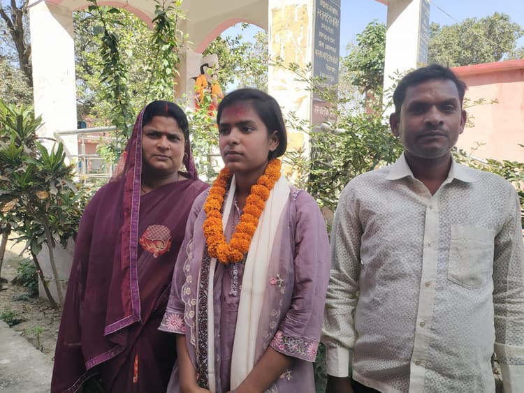 Samastipur News:बढ़ई का काम करनेवाले की बेटी साक्षी बनीं स्टेट टॉपर
