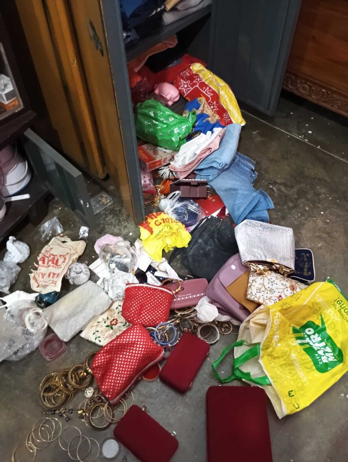 Dhanbad News: दिनदहाड़े डीवीसीकर्मी के आवास का ताला तोड़ एक लाख की चोरी