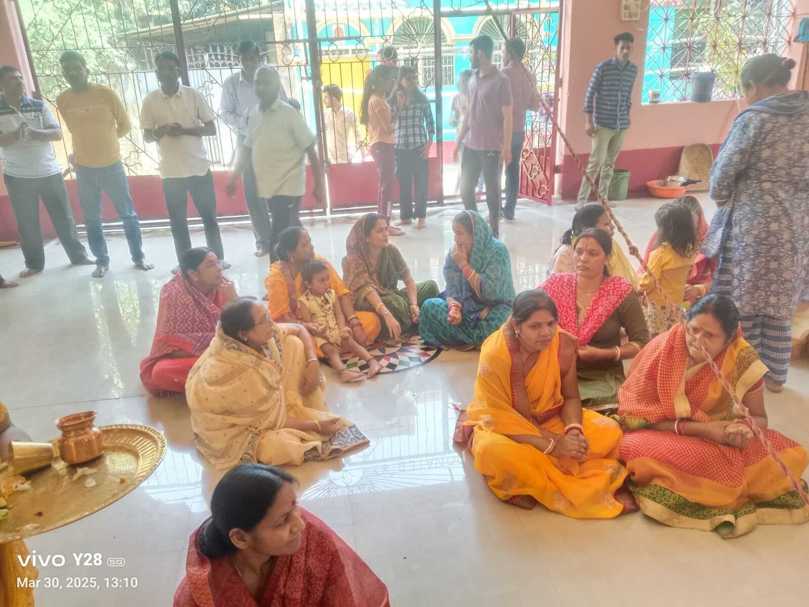 कलश स्थापना के साथ चैत्र नवरात्र शुरू, माता की आराधना में जुटे भक्त