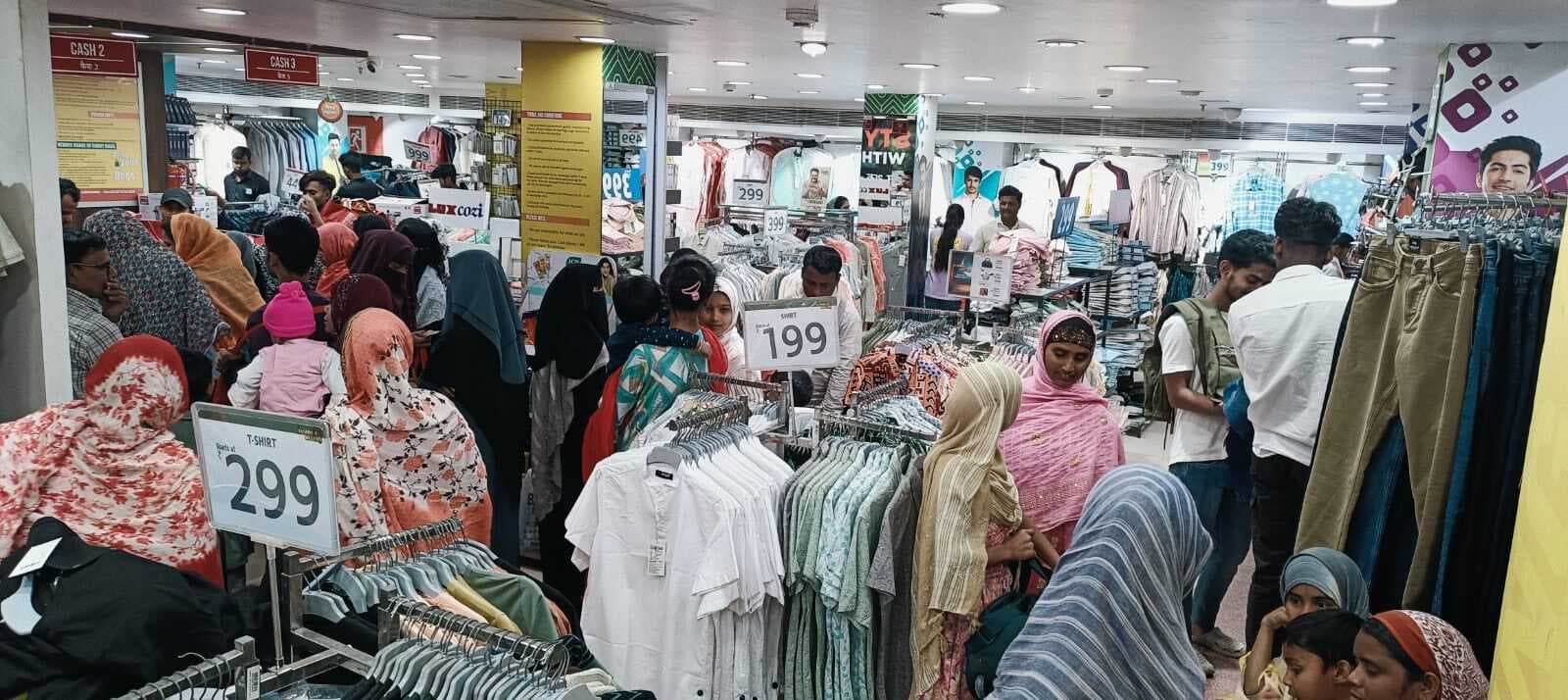 ईद आज. ईदगाहों का रंग-रोगन पूरा, बाजार में रही रौनक