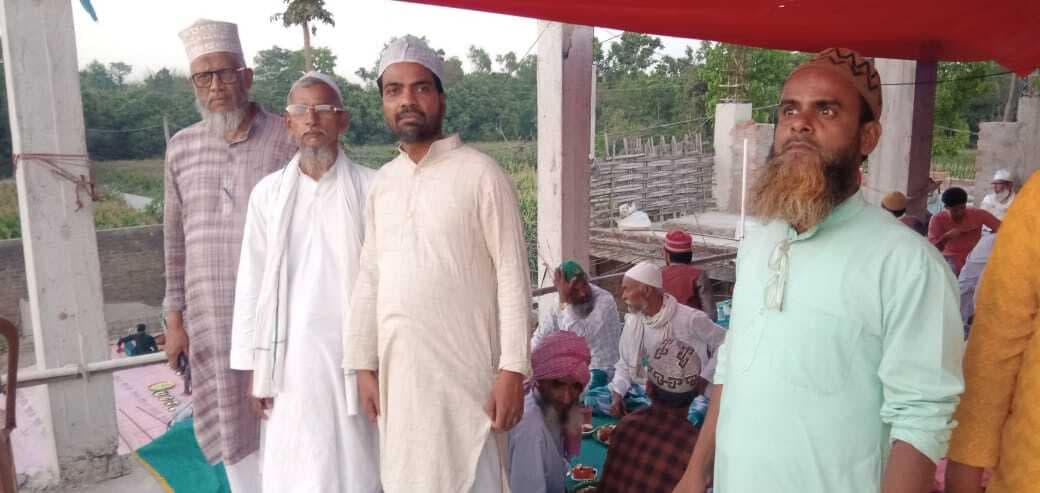 मदरसा ताजुस शरीअतुल बनात में दावत ए इफ्तार का आयोजन