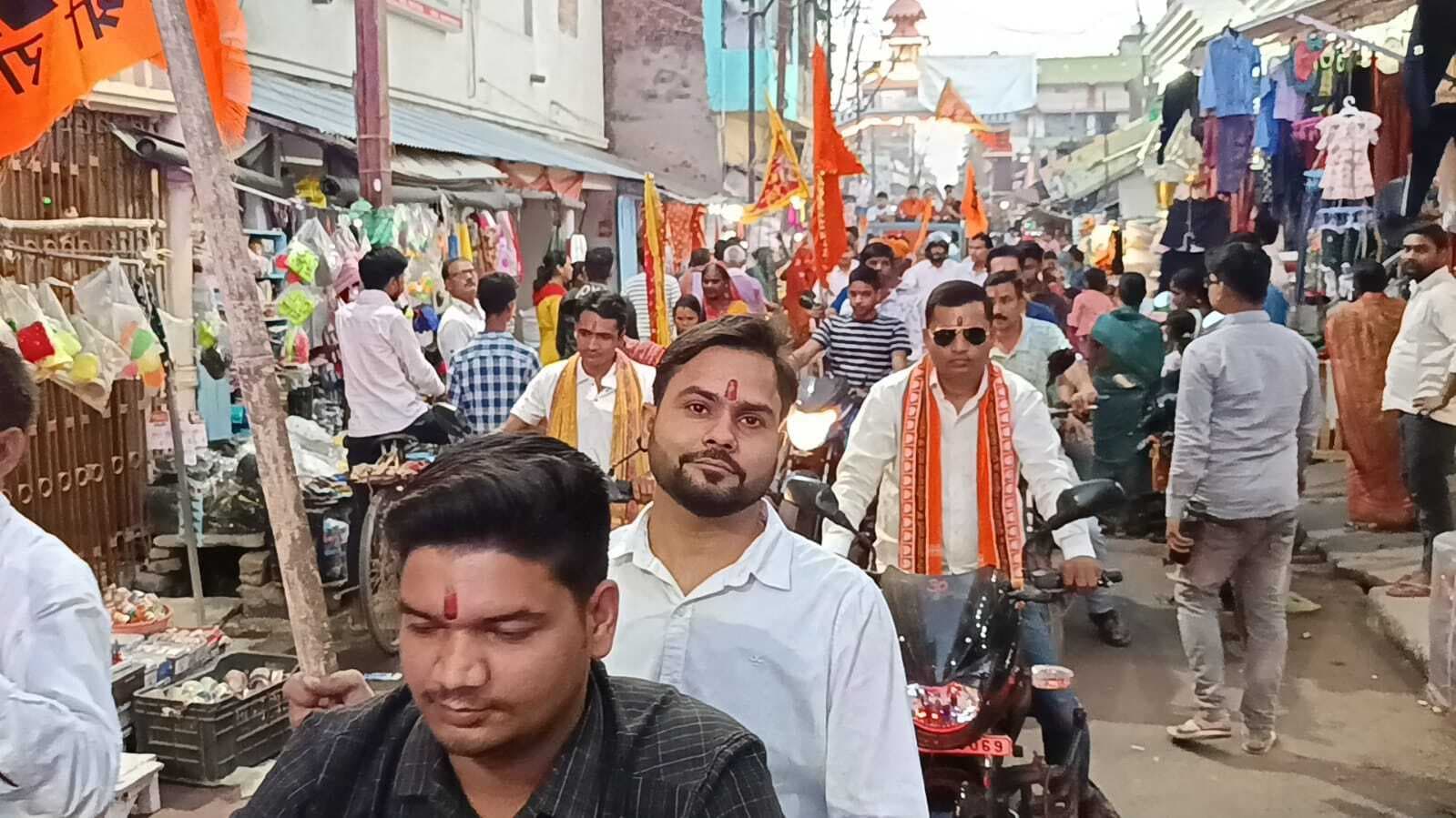 हिंदू नववर्ष विक्रम संवत 2082 पर भगवा रंग में रंगा बड़हिया