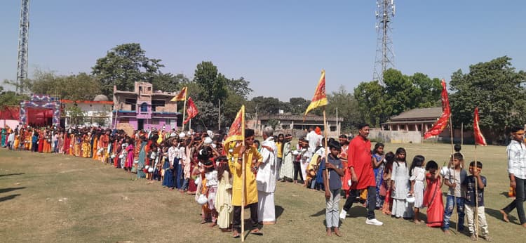 छोटा रघुनाथपुर चैती दुर्गा मंदिर से भव्य कलश शोभा यात्रा निकाली गयी