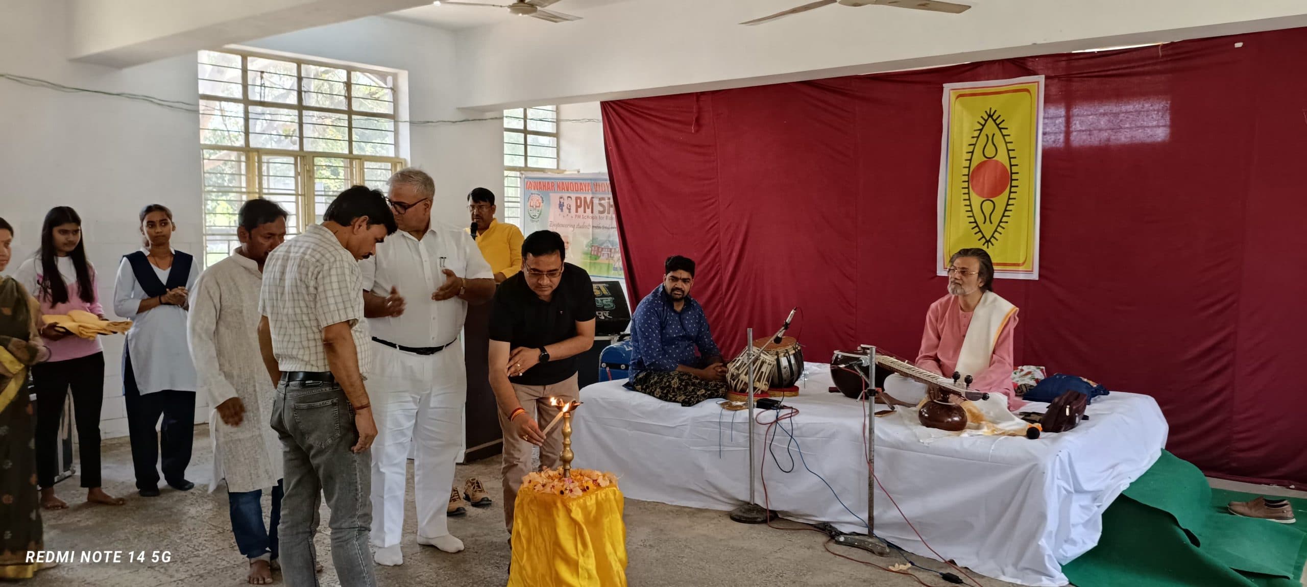 सितार वादक ने सुरमयी महफिल सजाकर लोगों को किया आनंदित