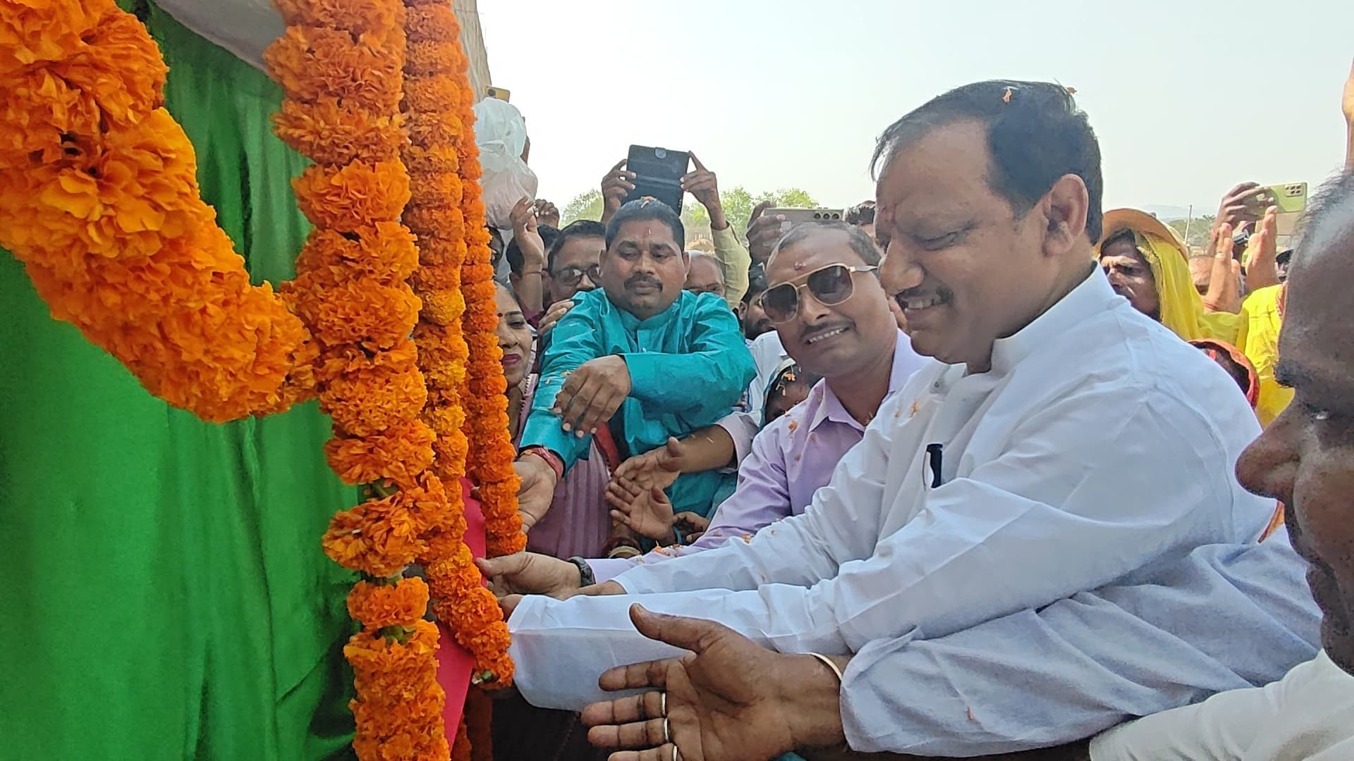 विधायक ने पंचायत सरकार भवन निर्माण का किया शिलान्यास