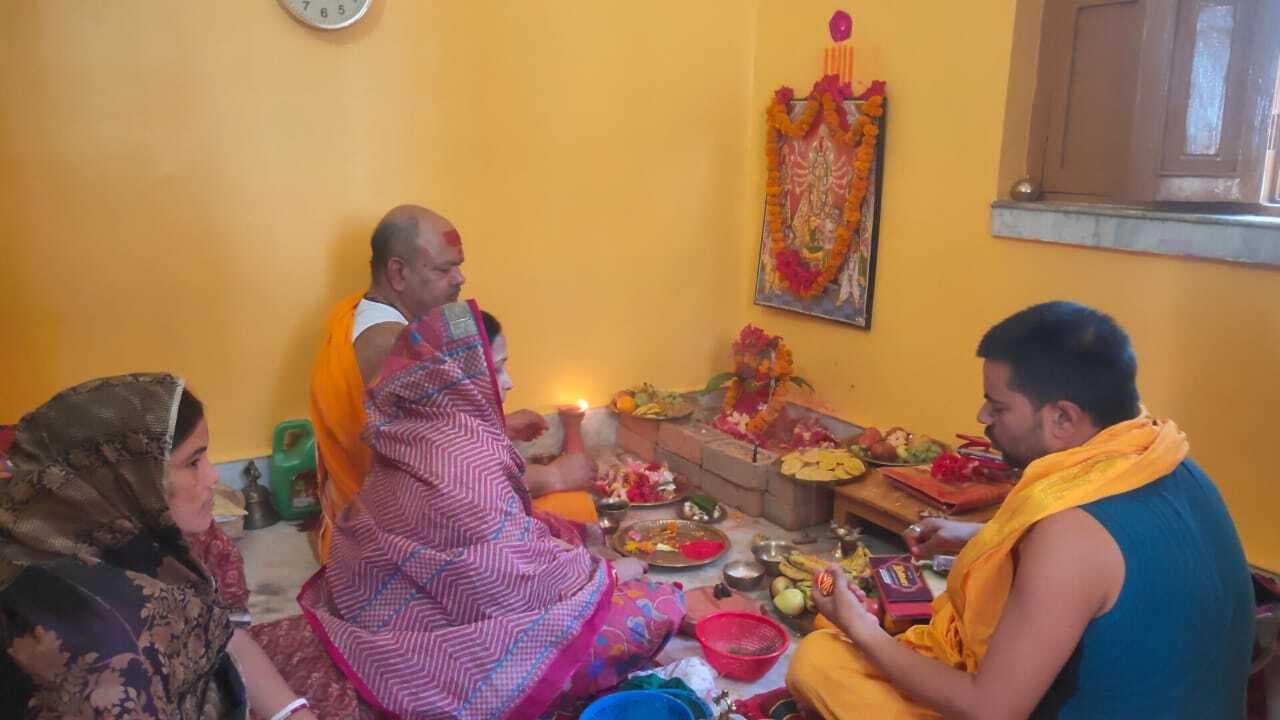 deoghar news : कलश स्थापना के साथ चैती नवरात्र शुरू, गूंजने लगे सप्तशती पाठ