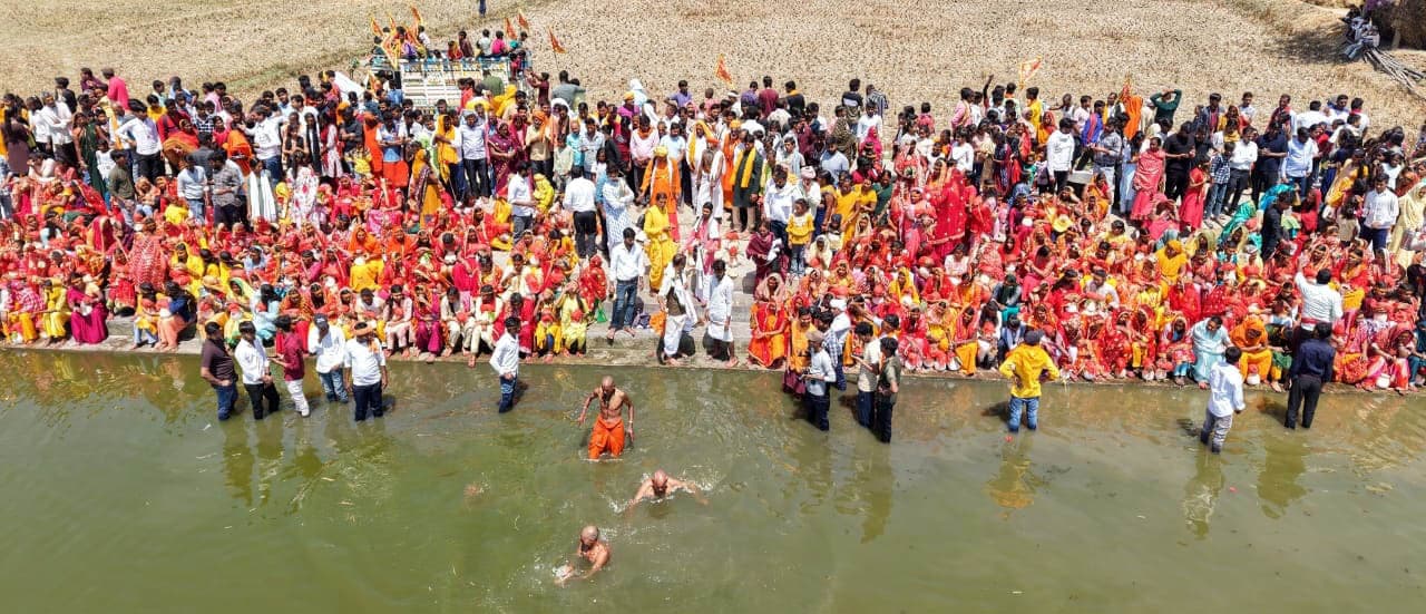 सिरखिंडी गांव में चैत्र नवरात्र पर निकाली गयी कलश शोभायात्रा