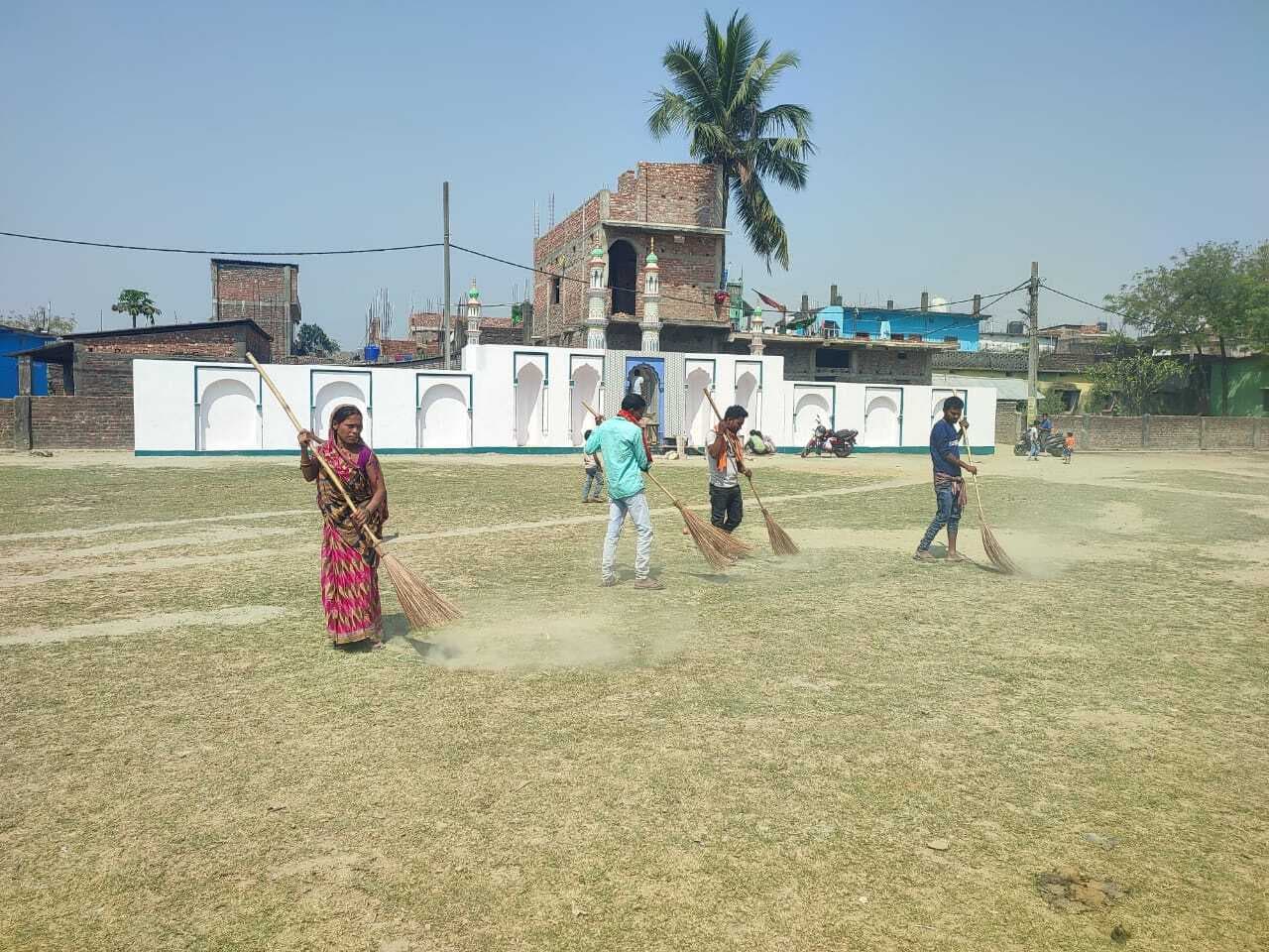 मस्जिद व ईदगाह की हुई मुकम्मल सफाई