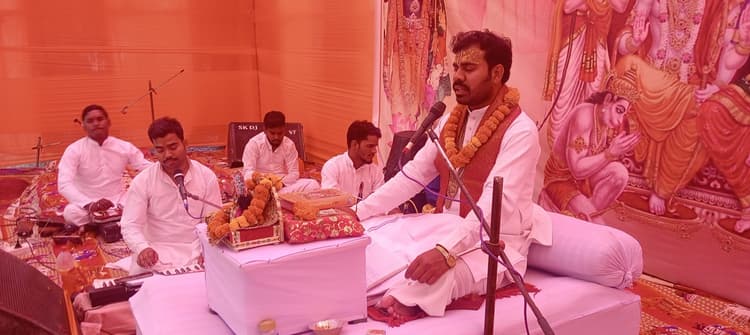 Sasaram News : श्रीराम कथा से हमें जीवन जीने की मिलती है सीख : रवींद्र दुबे