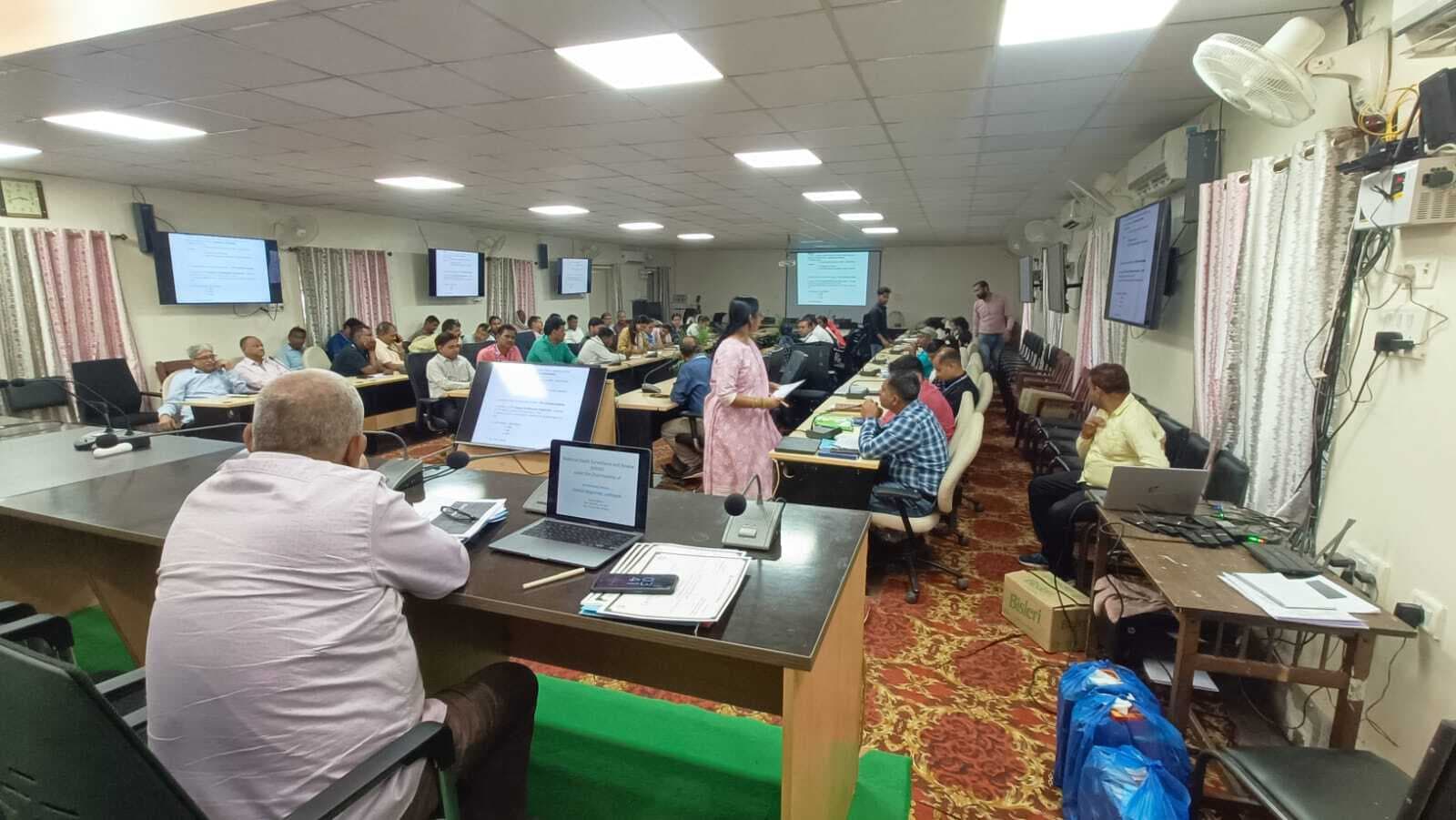 बेहतर कार्य को लेकर स्वास्थ्य कर्मी को प्रशस्ति पत्र