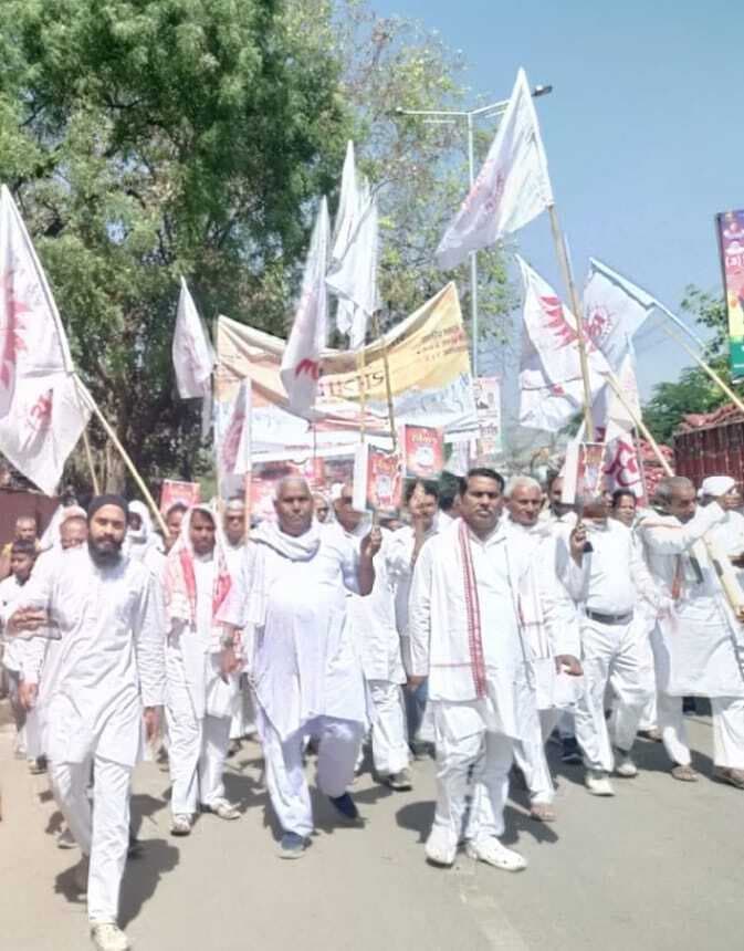 Sasaram News : संत समाज ने सुख-समृद्धि की मंगलकामना के लिए निकाली स्वर्वेद यात्रा