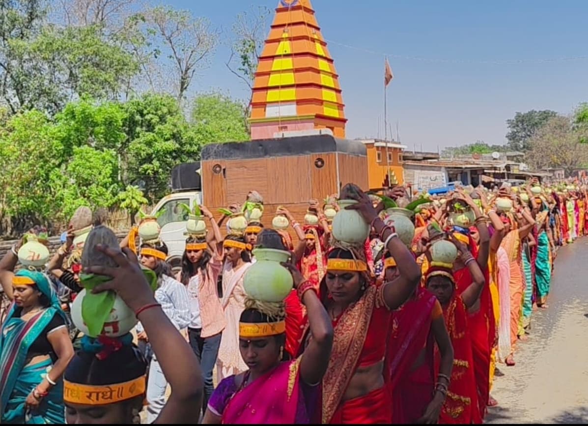 कलश यात्रा के साथ तेतरिया में लक्ष्मीनारायण महायज्ञ शुरू