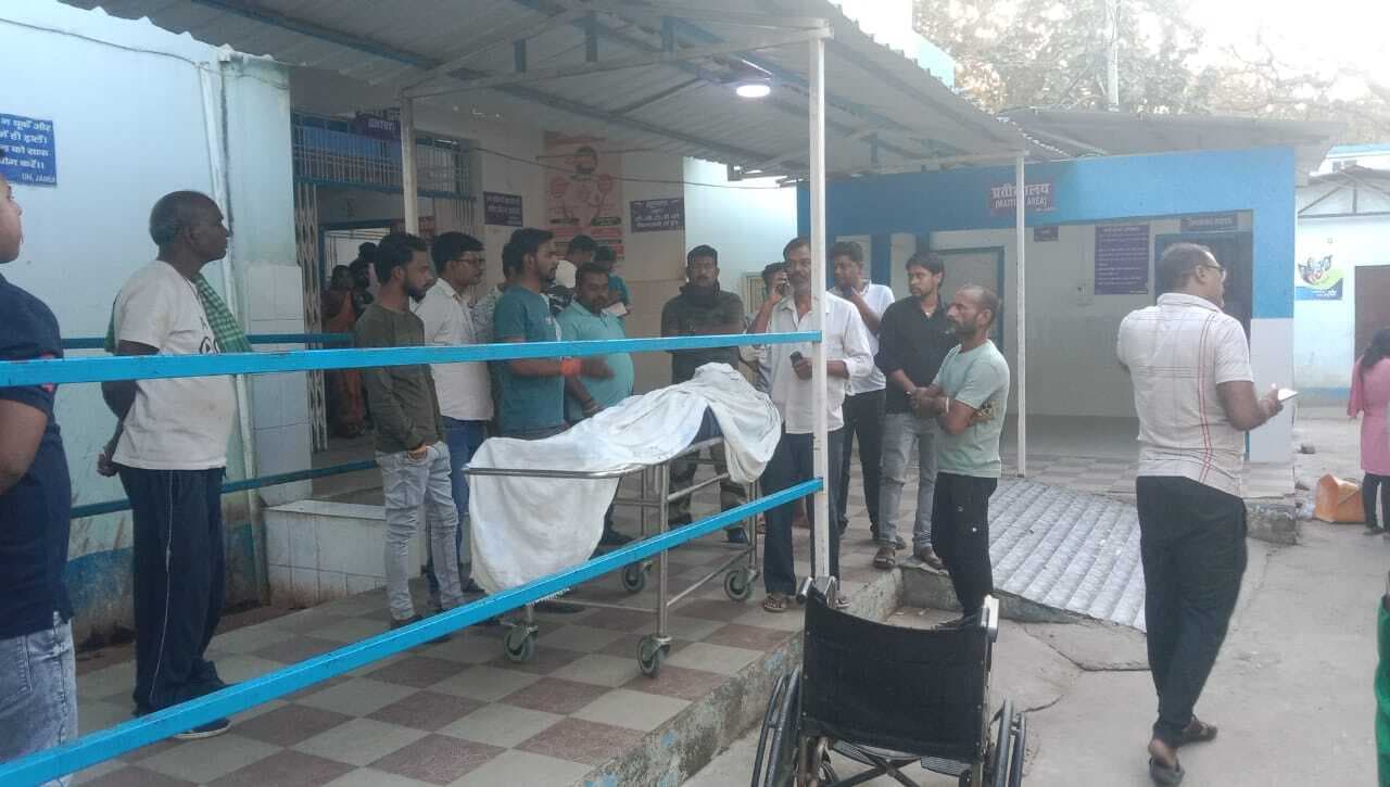 अज्ञात वाहन के धक्के से बाइक सवार युवक की मौत