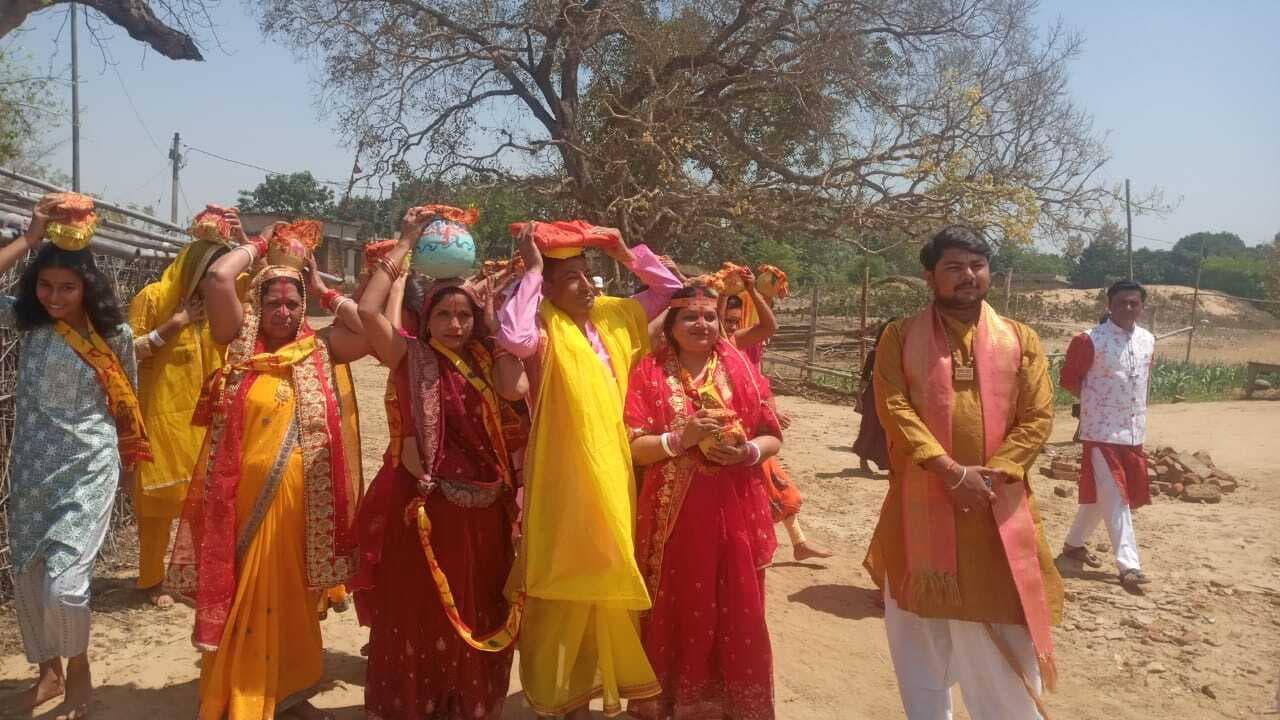 कलश यात्रा के साथ शुरू हुई श्रीमद्भागवत कथा