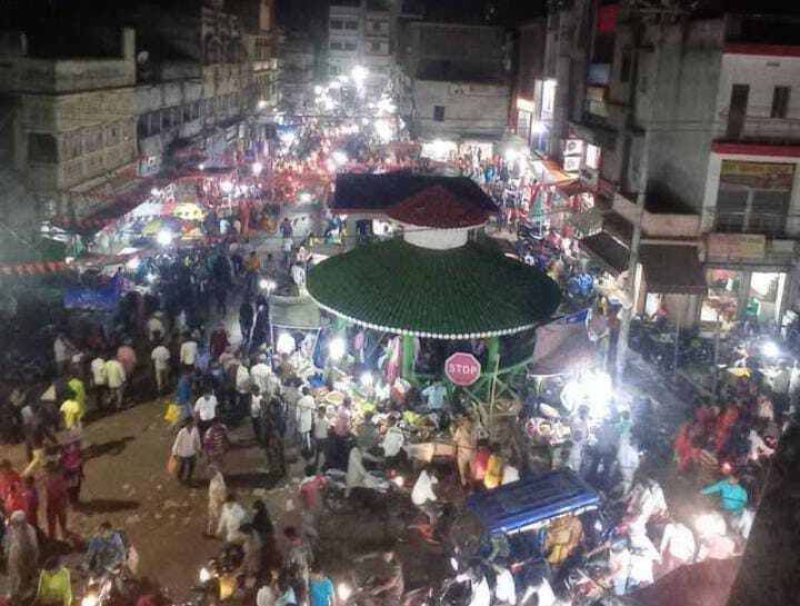 चांद का दीदार होते ही बाजार में खरीदारी को उमड़ी भीड़